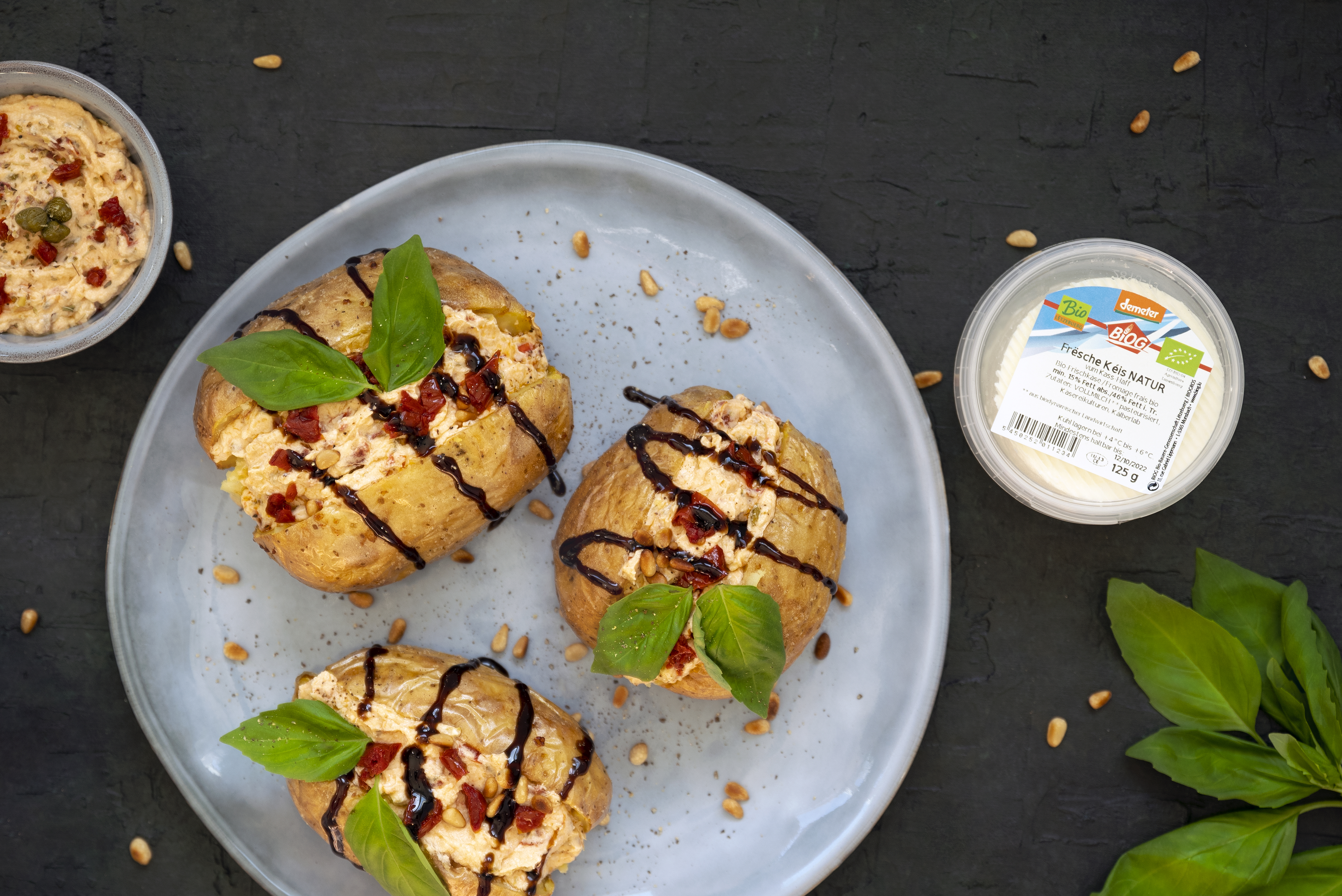 Mediterranean backed potatoes with BIOG Frësche Kéis | Naturata